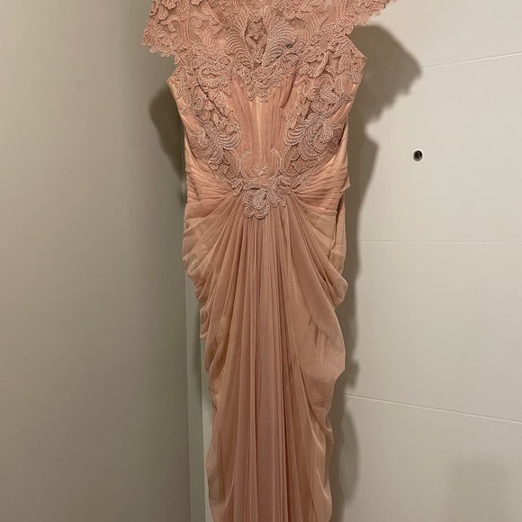 Tadashi shoji lace dress,size 8 match with 6,beige,retail price 630 US,brand new - Picture 2 of 5